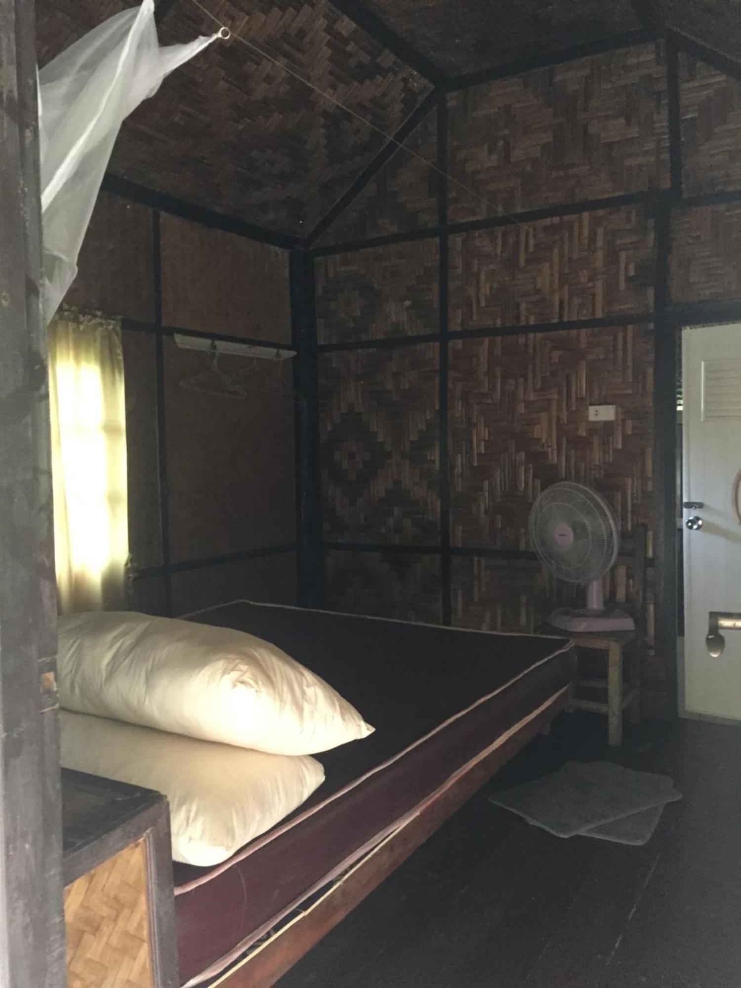 Phayam Garden View Hotell Koh Phayam Rum bild