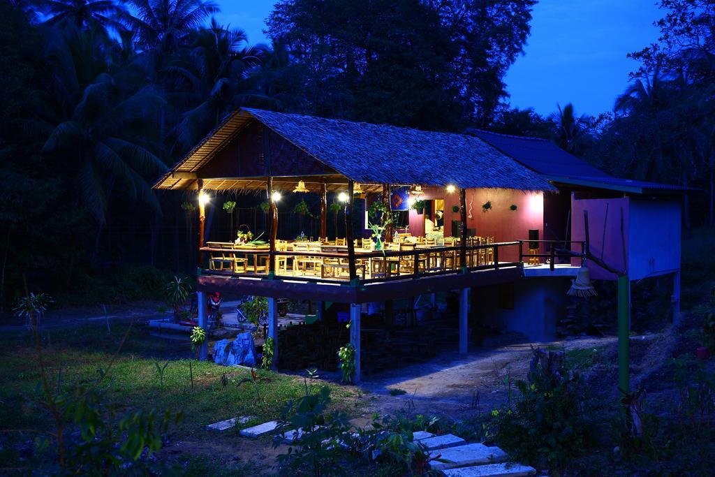 Phayam Garden View Hotell Koh Phayam Exteriör bild