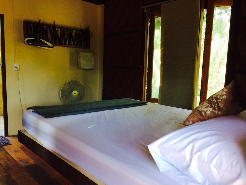 Phayam Garden View Hotell Koh Phayam Exteriör bild