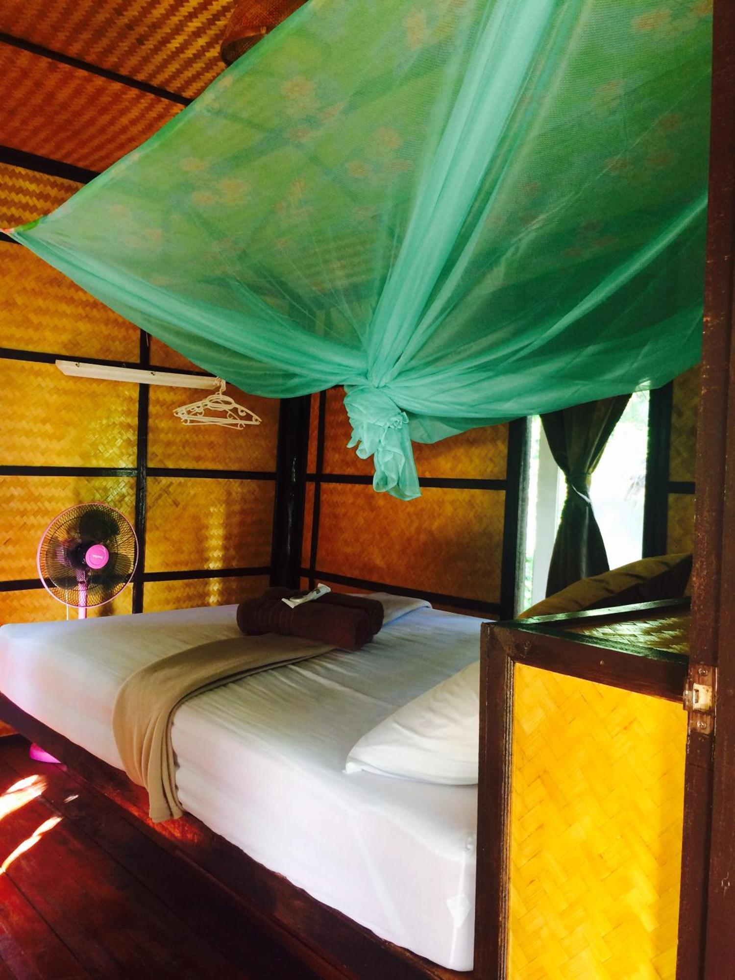Phayam Garden View Hotell Koh Phayam Exteriör bild